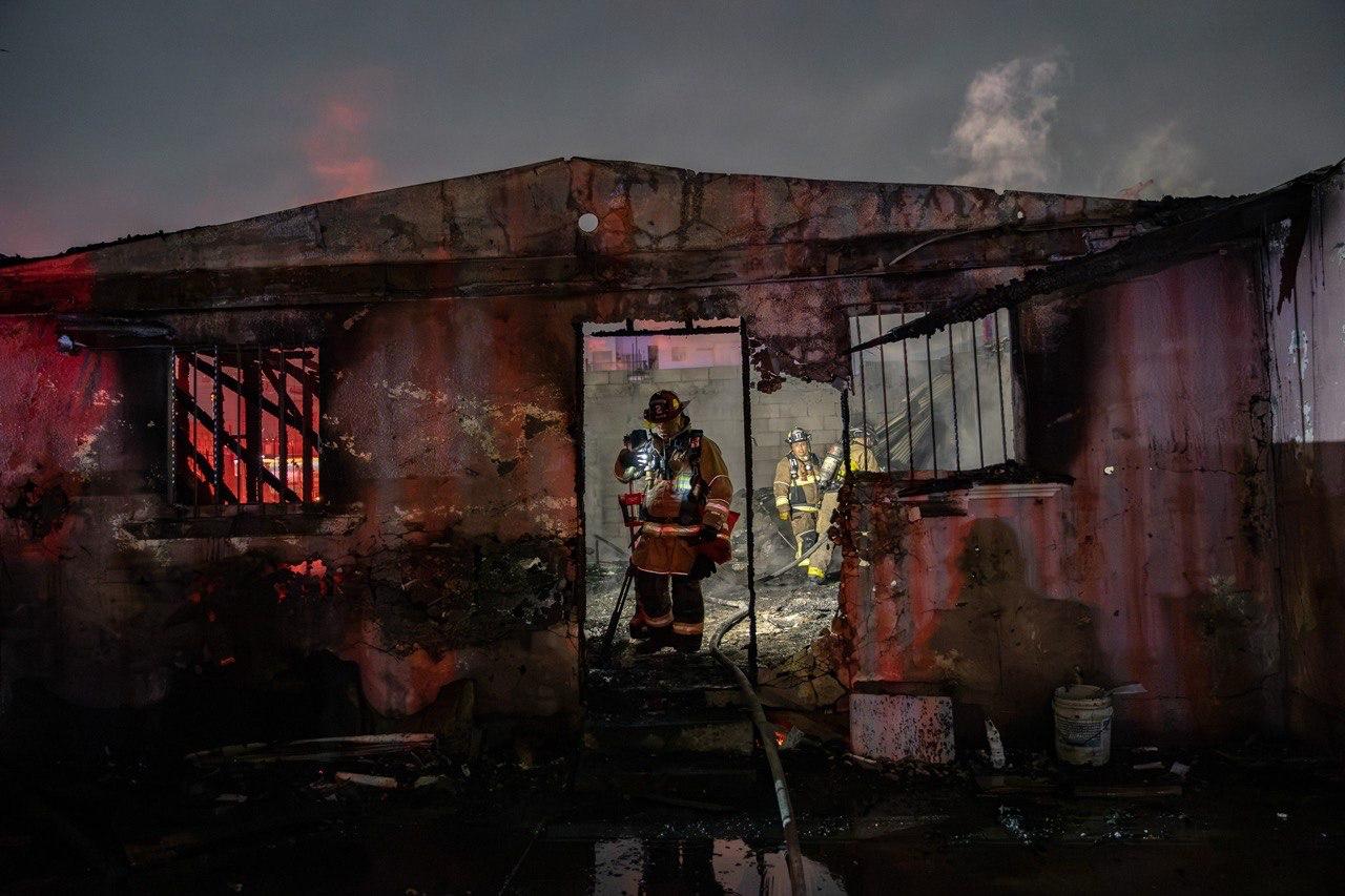 TIJUANA: Incendio consume vivienda y afecta otro domicilio en Guadalupe Victoria