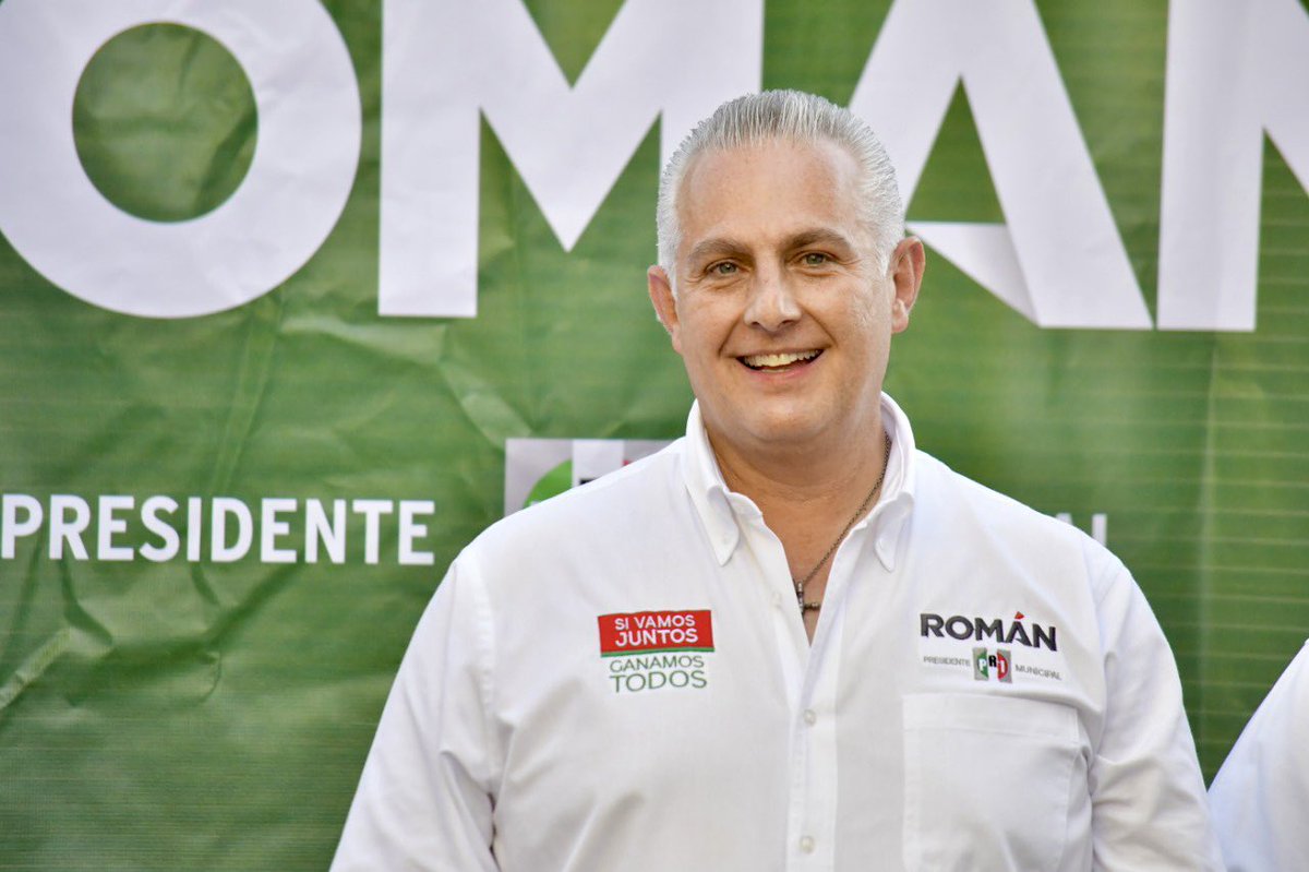 Román Alberto Cepeda se registra como candidato a la alcaldía de Torreón