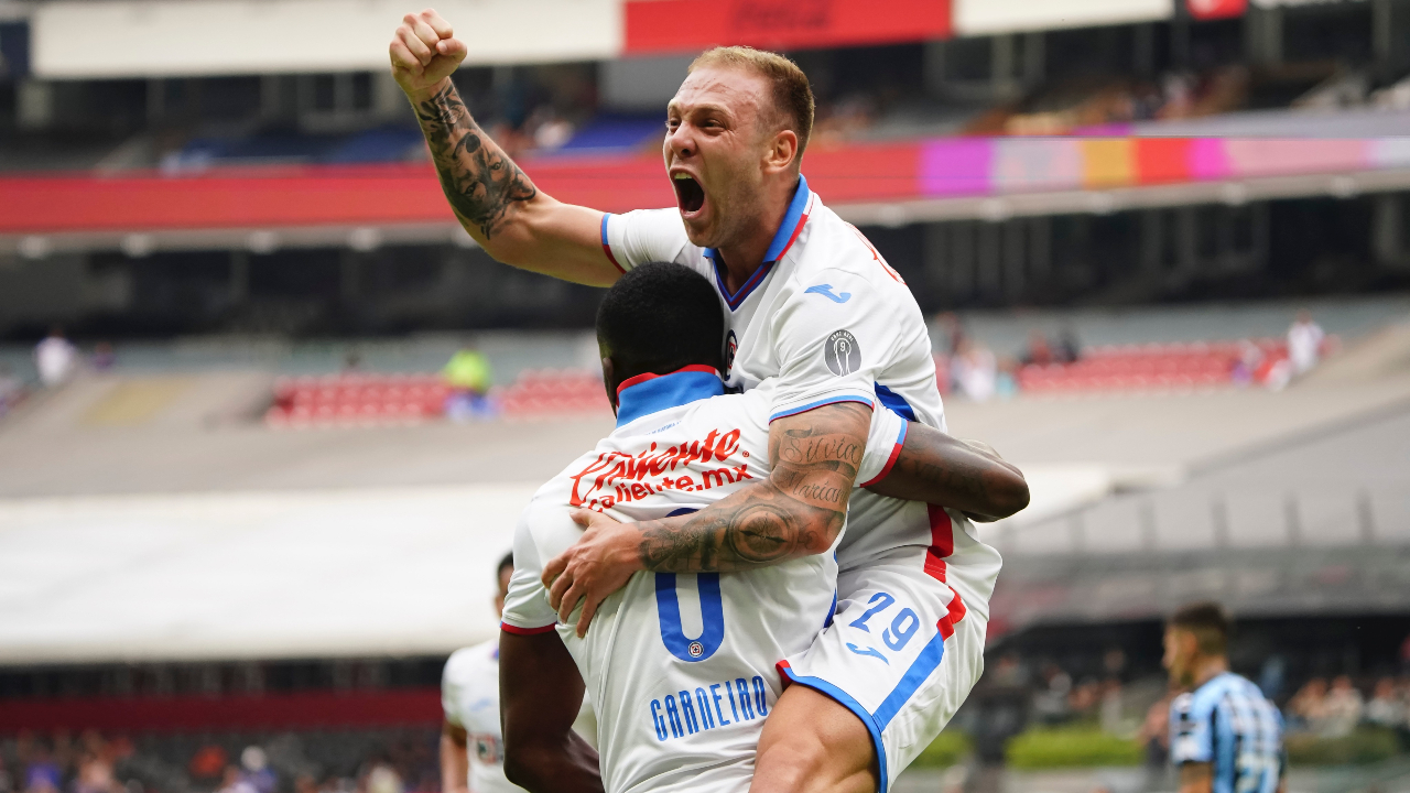 Carlos Rotondi festejó por primera vez en el Azteca. (Foto: Twitter @CruzAzul