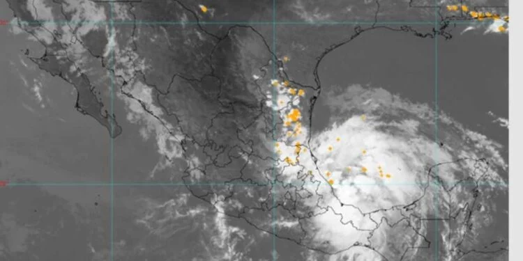 Huracán "Beryl" de Categoría 4 Podría Impactar Cancún: AMLO