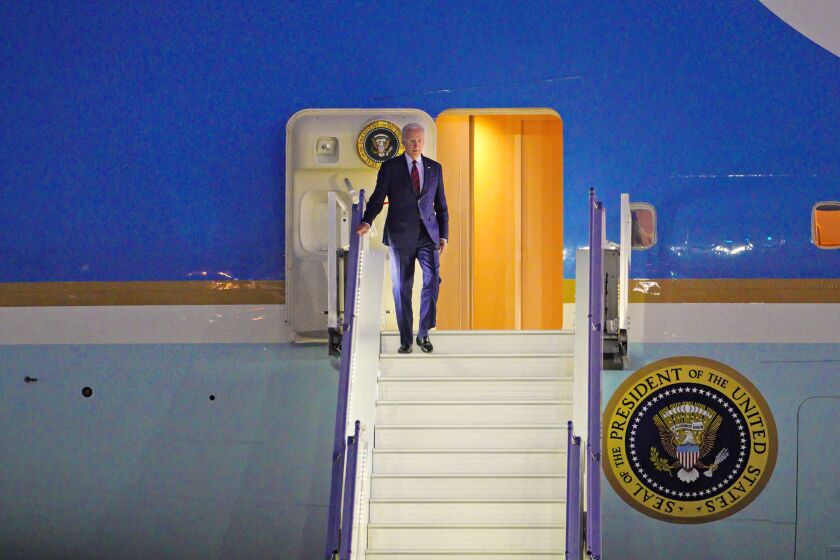 Presidente Joe Biden aterriza en base militar de Miramar en San Diego