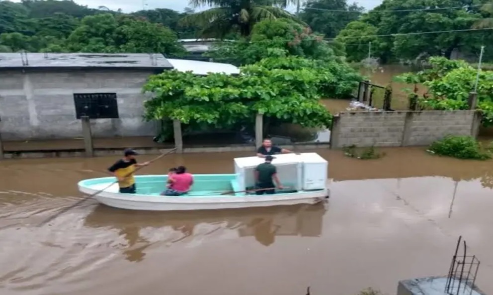 Desbordamiento de río provoca inundaciones: Oaxaca