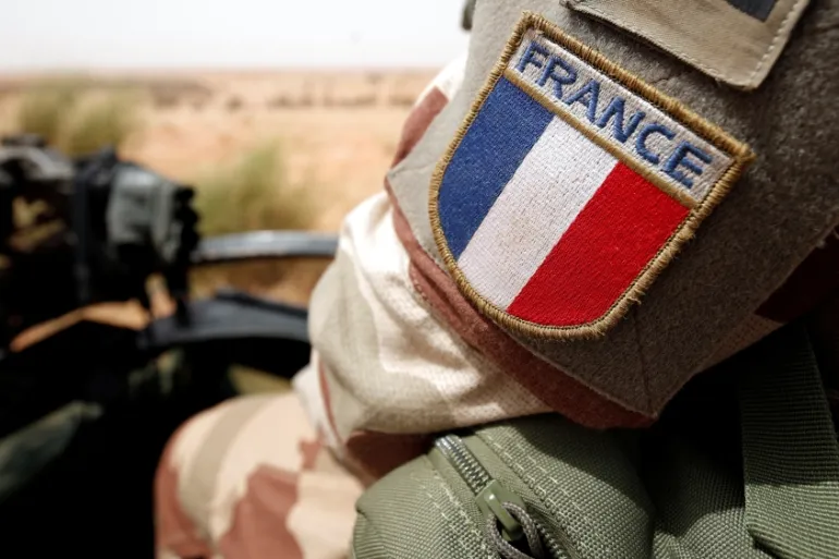 Francia completa el retiro de su milicia de Níger