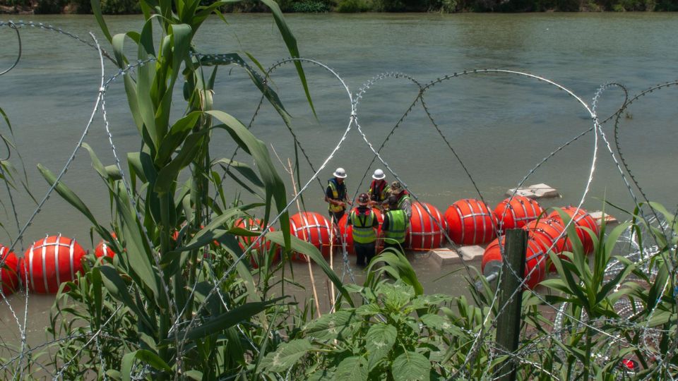 Demandará EE UU a Texas por el muro flotante