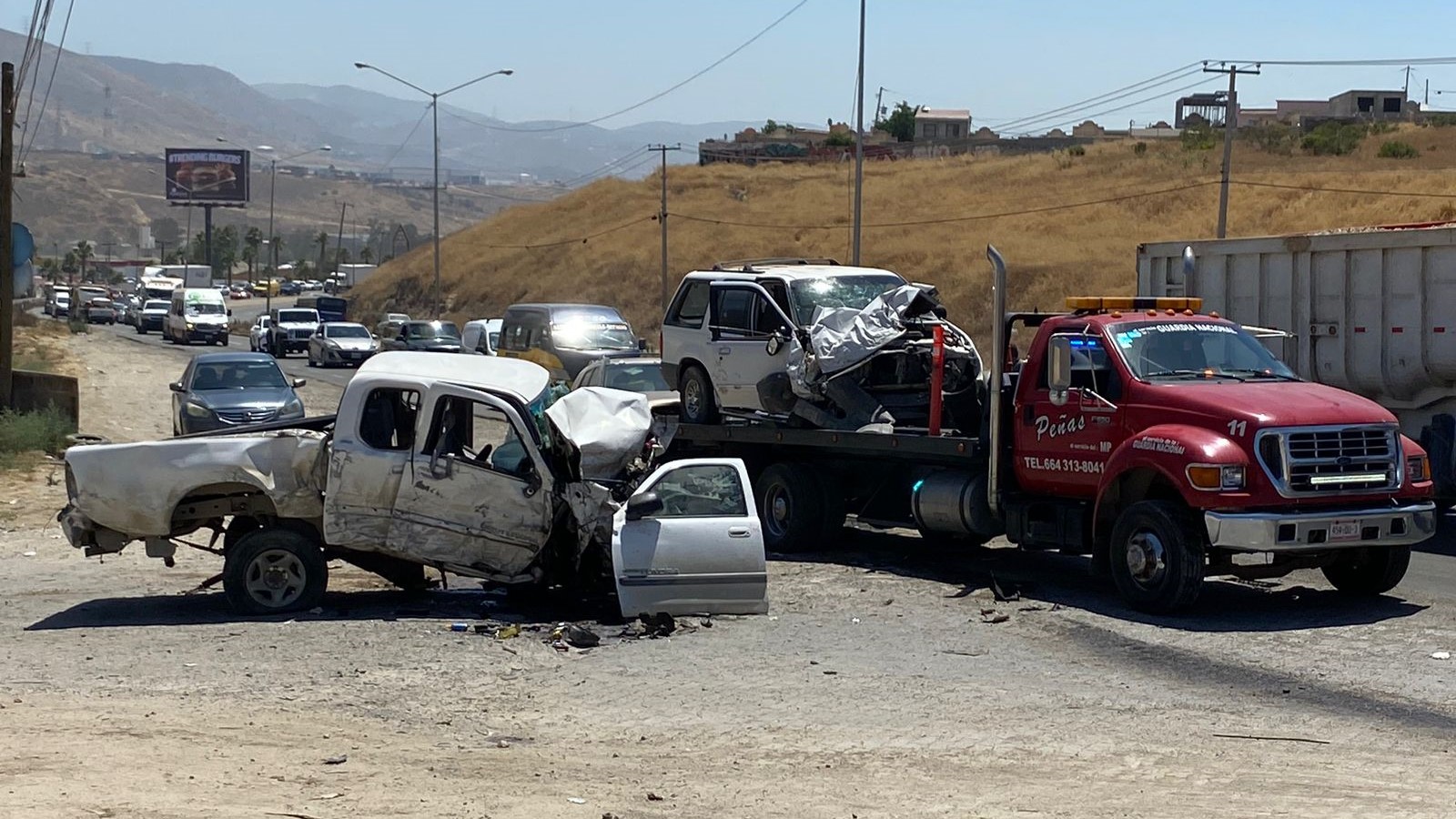 Mujer prensada en accidente de carretera libre Tijuana - Tecate IFOTO: Baja News