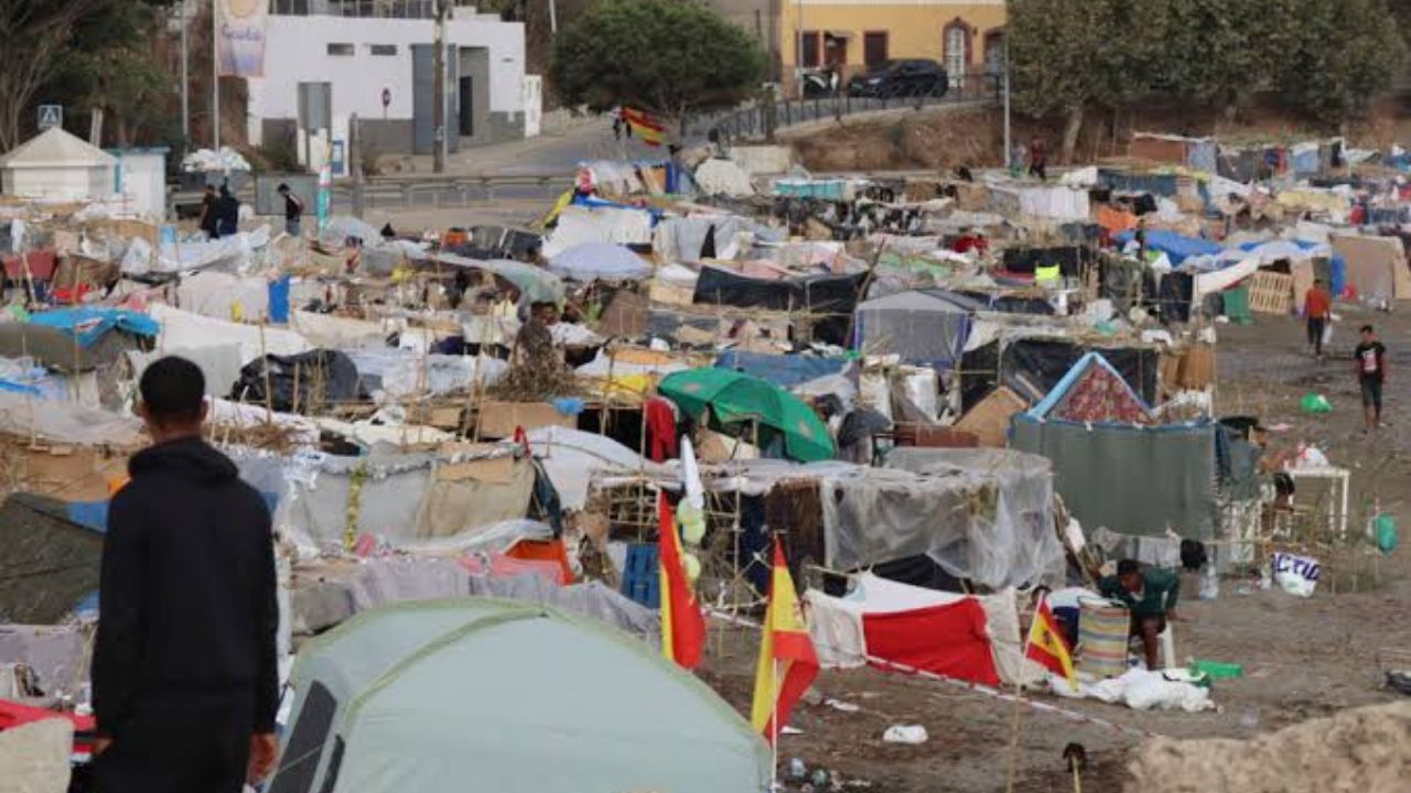 Detienen a 21 migrantes tras apedrear a militares en Ceuta