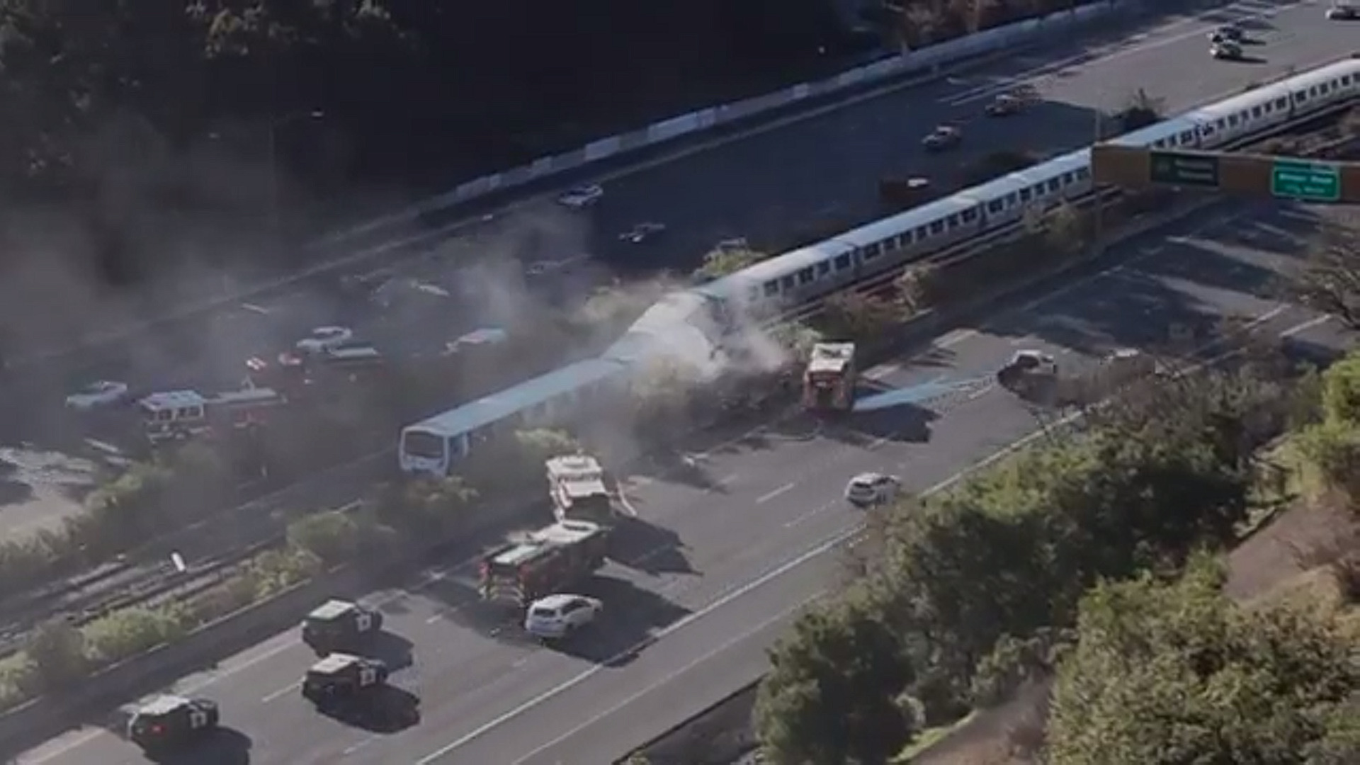 [VÍDEO] Se incendia un tren de alta velocidad en San Francisco