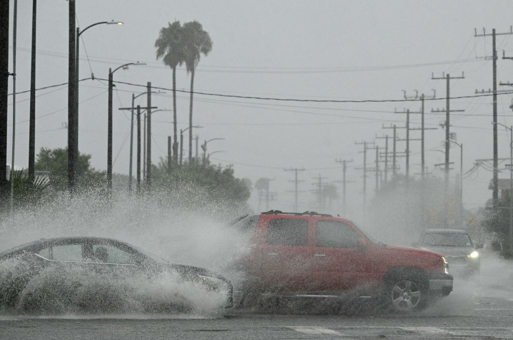 Tormentas golpean México y EE. UU.