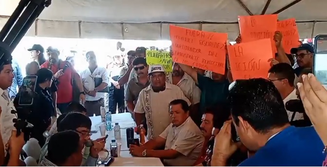 Transportistas bloquearon acceso al Ayuntamiento: Los Cabos