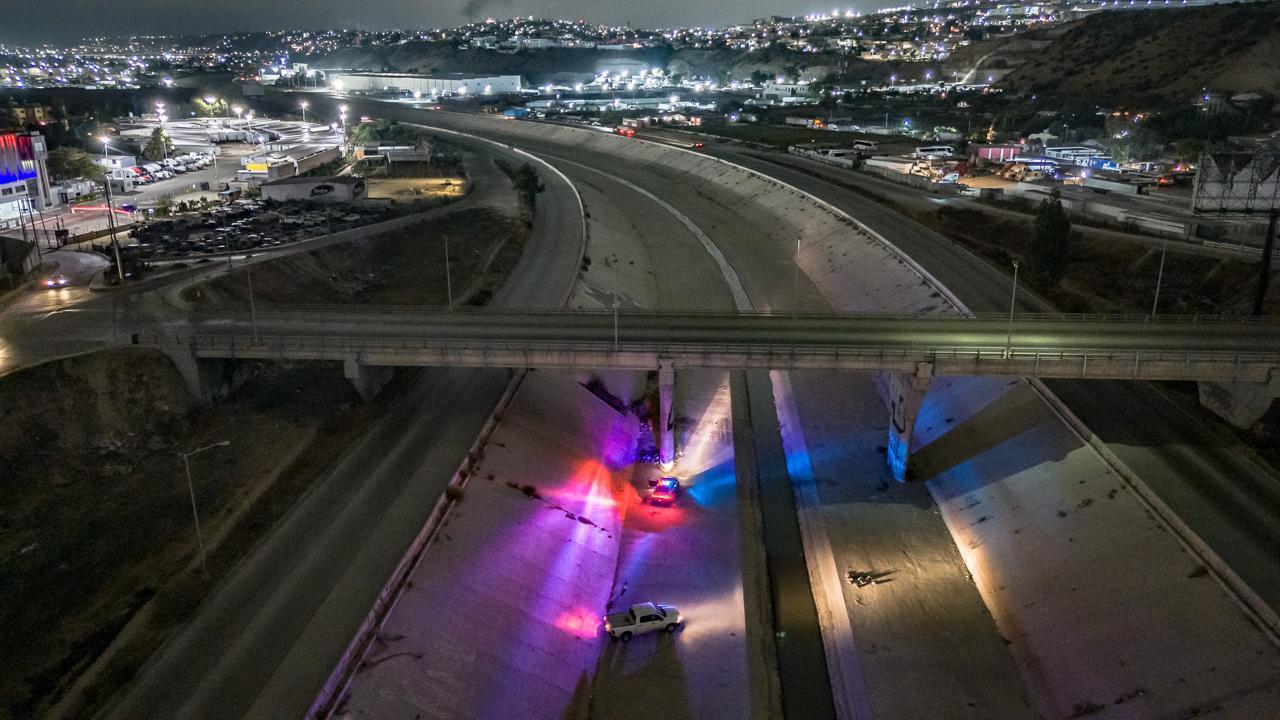 Encuentran cuerpo decapitado en la canalización del Río Tijuana