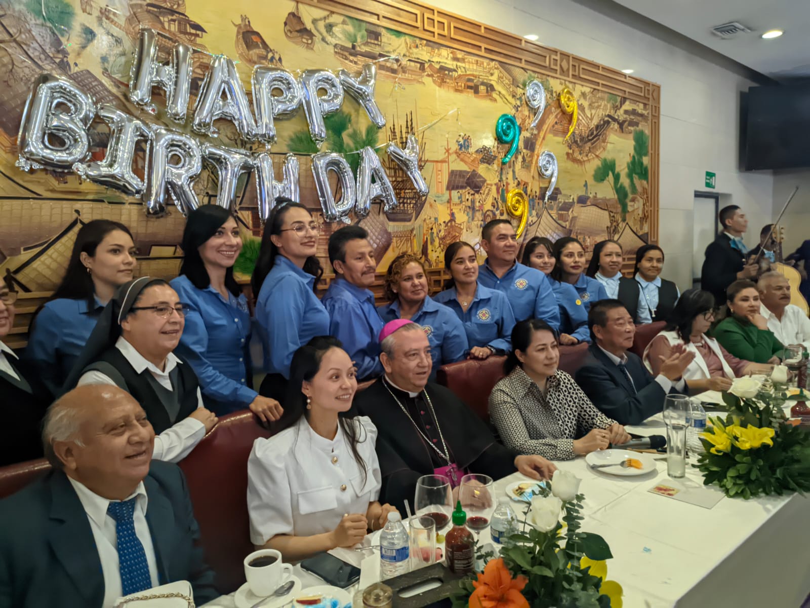 [VÍDEO] Celebra arzobispo de Tijuana Francisco Moreno Barón su cumpleaños 65