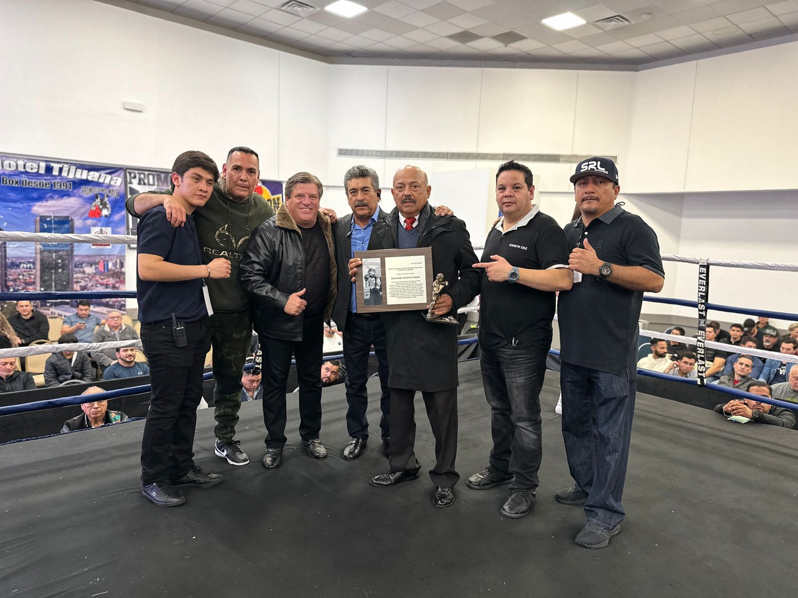 Recibe Mayen homenaje en “Noches de Boxeo”