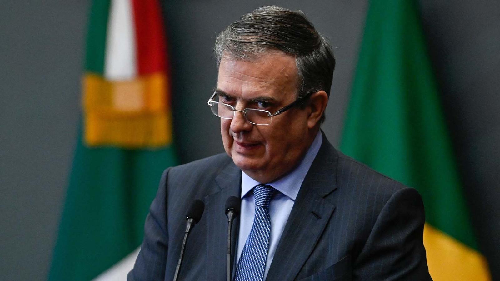 Ebrard se siente excluido en la fiesta de Morena