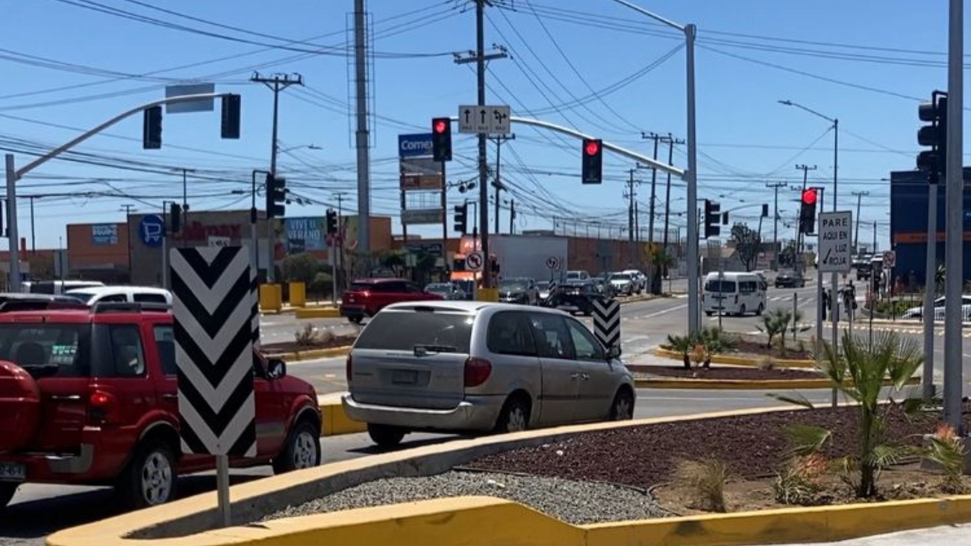 Reportan usuarios de Santa Fe horas de espera para tomar taxis hacia 5 y 10