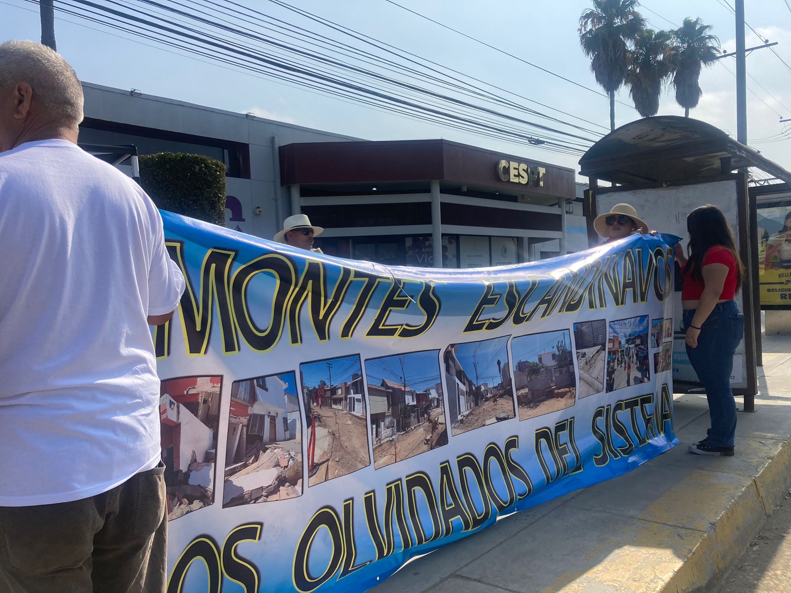 Se manifiestan vecinos de Lomas Conjunto Residencial a las afueras de CESPT: Tijuana