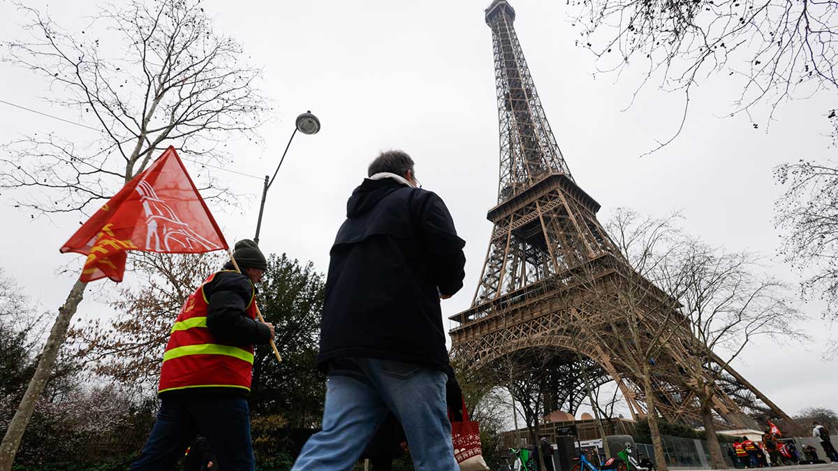 Reabren Torre Eiffel tras 6 días de huelga