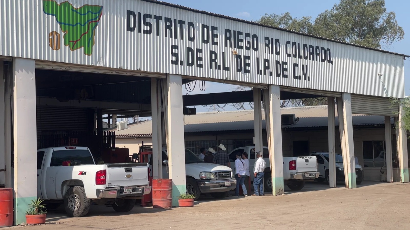 MEXICALI: Productores toman instalaciones del Distrito de Riego 014 por retraso en pagos