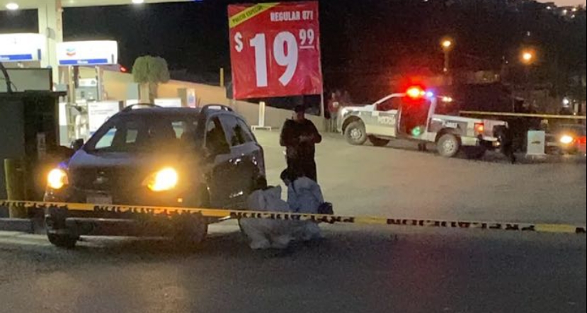 [VIDEO] Hombre es asesinado a bordo de su vehículo: Tijuana