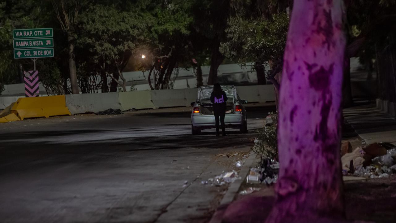 Dejan auto con un cuerpo y narcomensaje: Tijuana