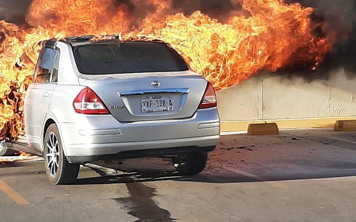 Cerraron casetas por incendio de automóvil