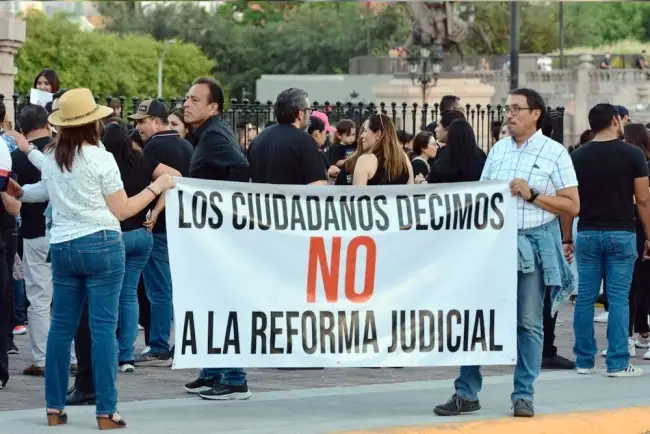 Votan trabajadores de la SCJN sobre paro indefinido