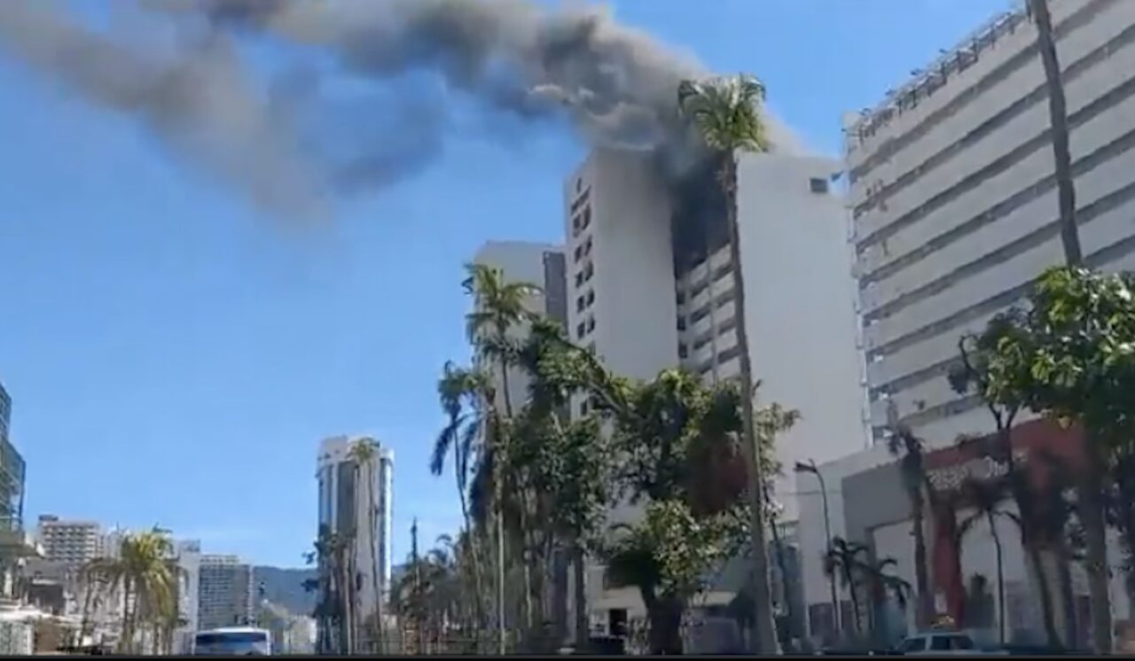 Se incendia Hotel Emporio en Acapulco