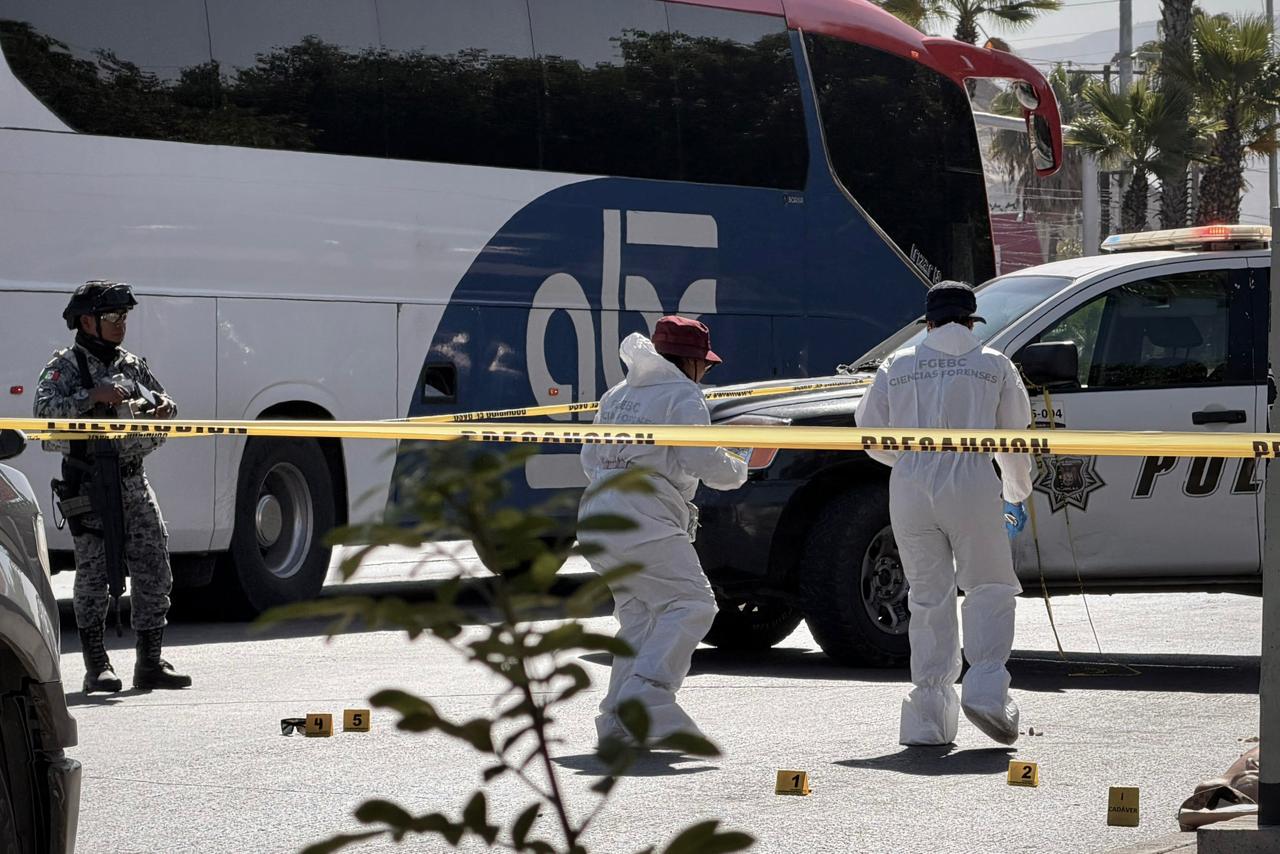 Hombre muere tras ataque armado en bulevar Insurgentes; detienen a presunto agresor