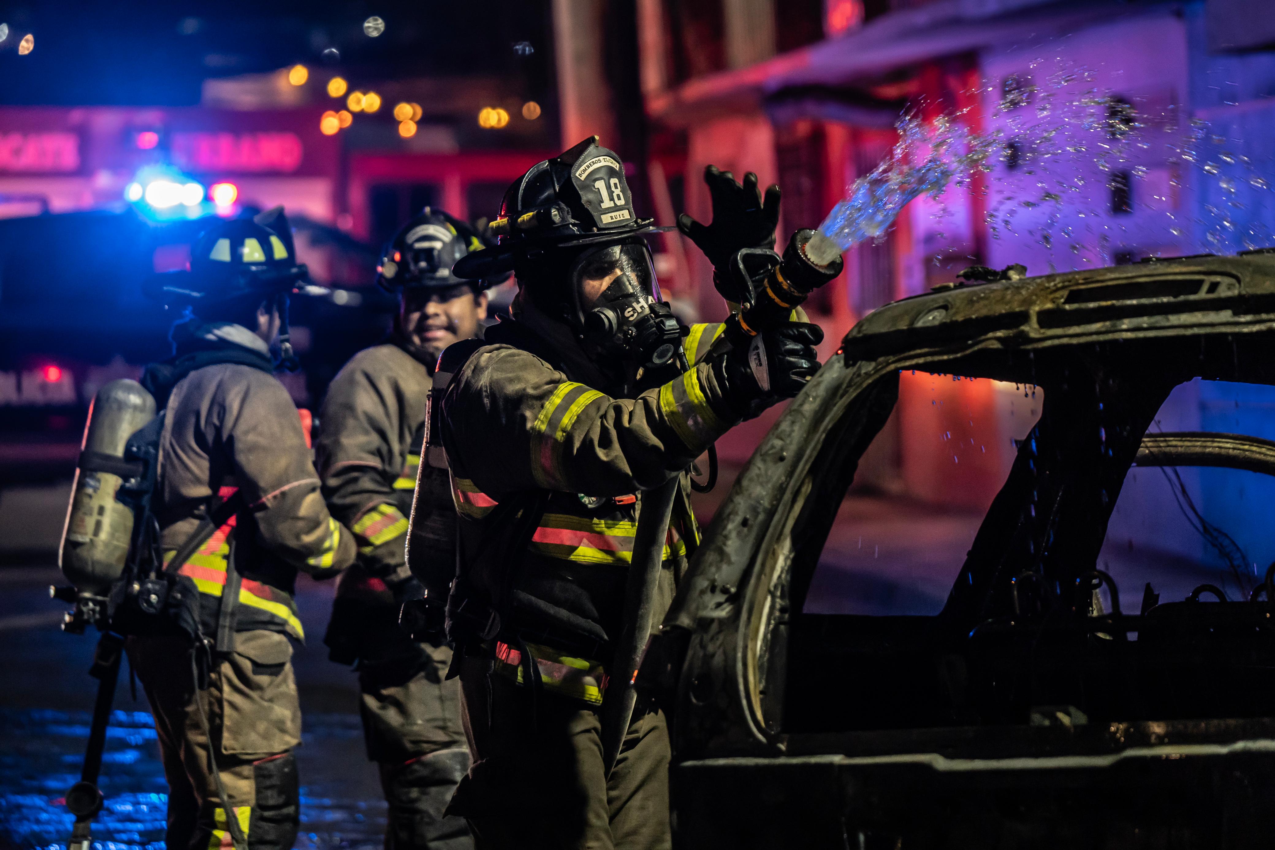 [VIDEO] Hombre resulta gravemente herido tras incendio de su automóvil: Tijuana