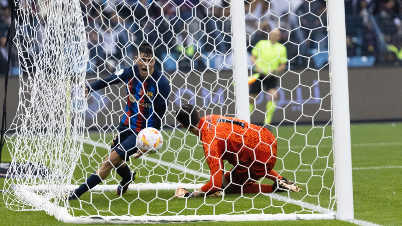 Pedri marcó uno de los tres goles del Barcelona vs Real Madrid (Foto: Twitter @rfef)