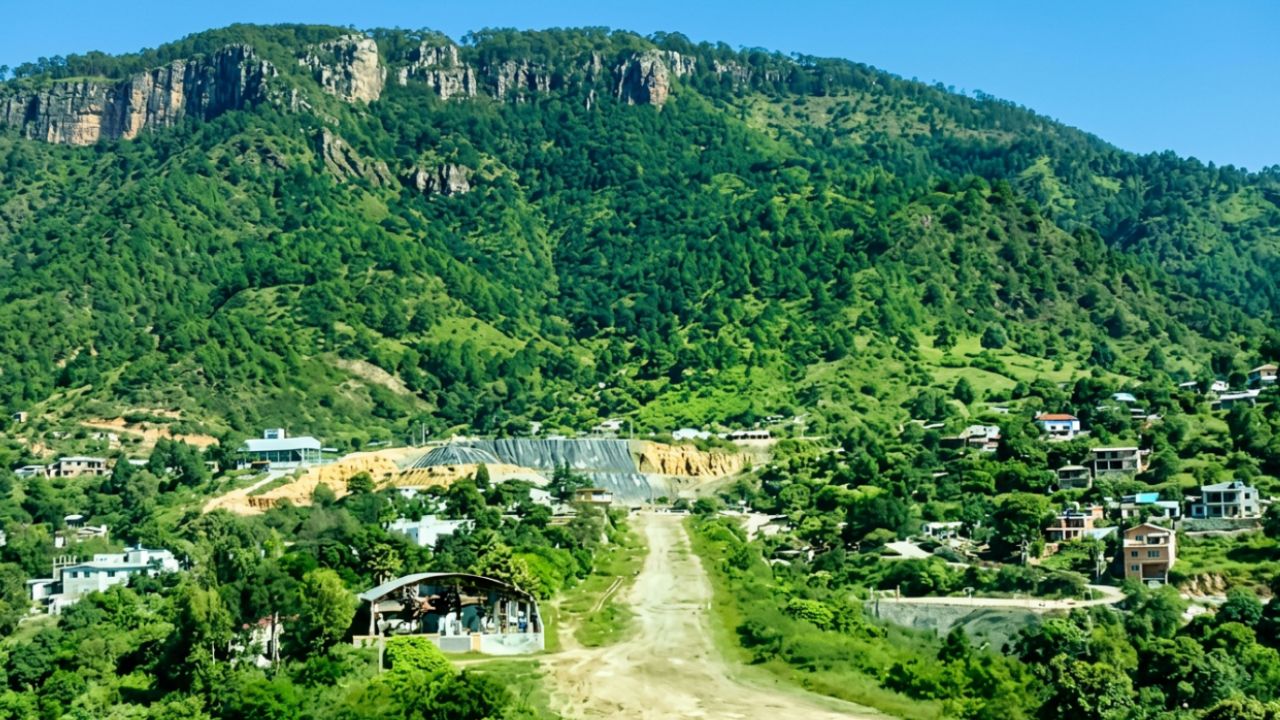 Así opera la pista de aterrizaje de El Laurel, en la sierra de Durango