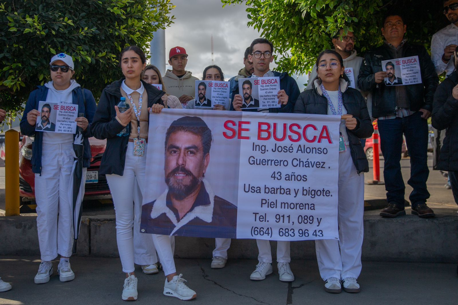 Se manifiestan familiares por las desapariciones del Ing. José Alonso Guerrero y Rubén Acosta