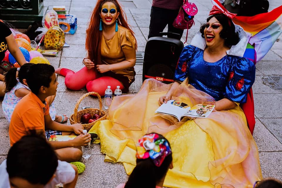 NL: “Drag Queens” no le leerán a niños