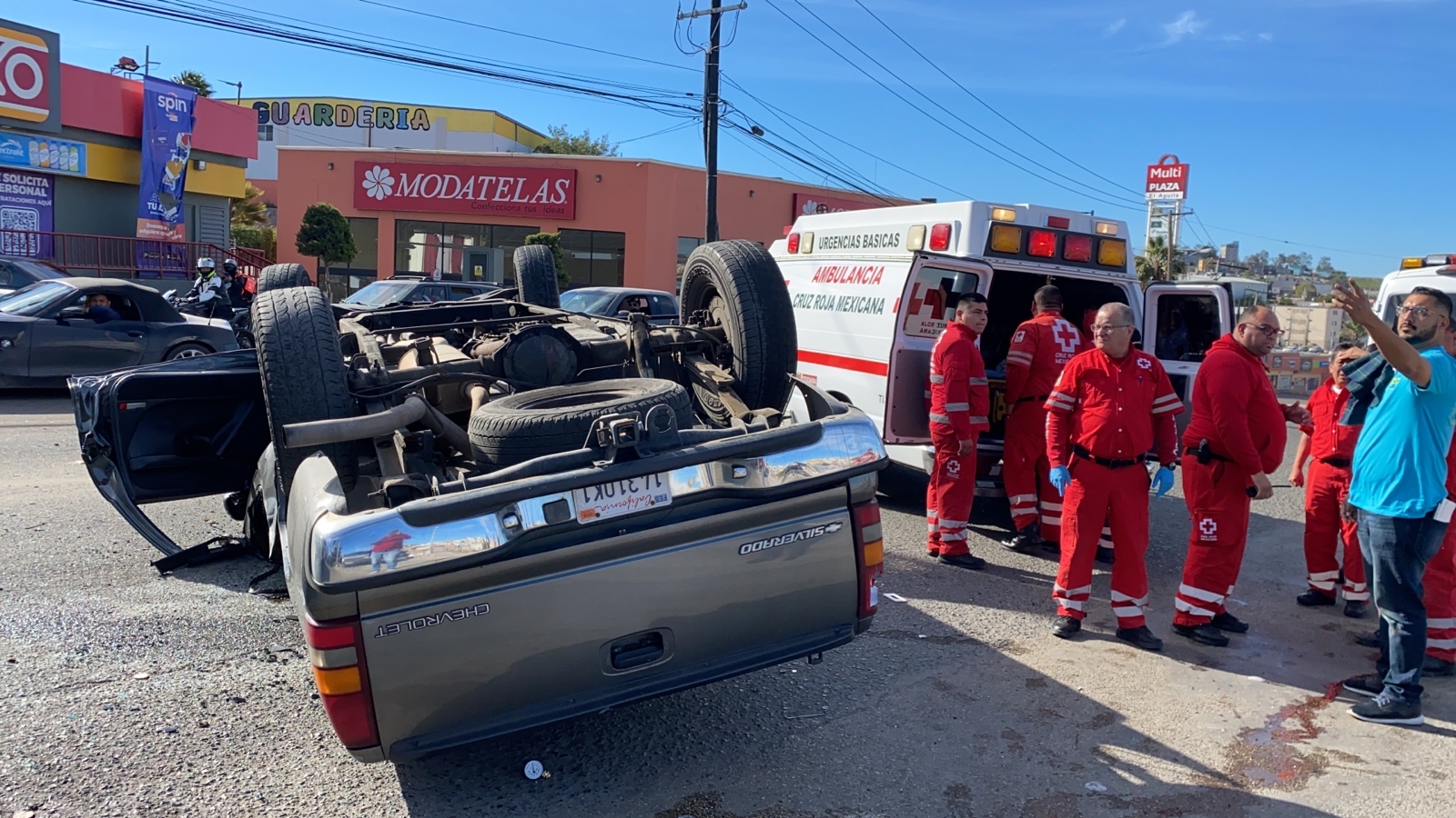 [VÍDEO] Volcadura en Ruta Independencia de Tijuana