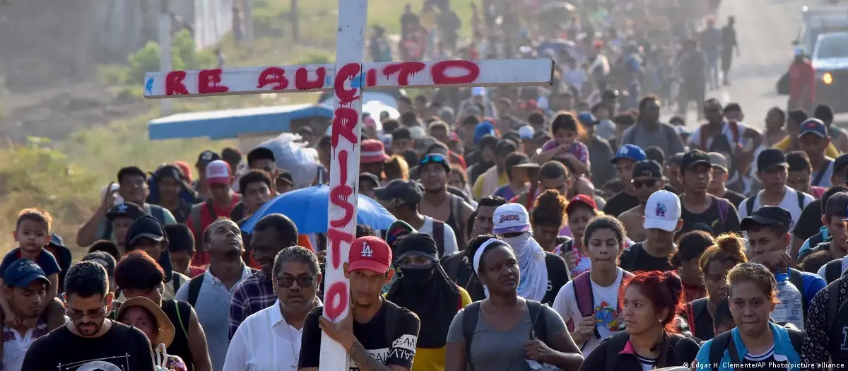 Marchan miles de migrantes contra la “crueldad”: México