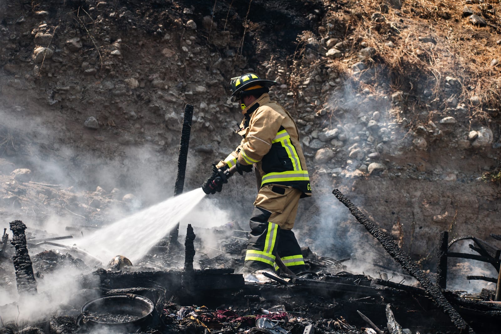 [VIDEO] Casa se incendia tras explosión en la colonia Libertad