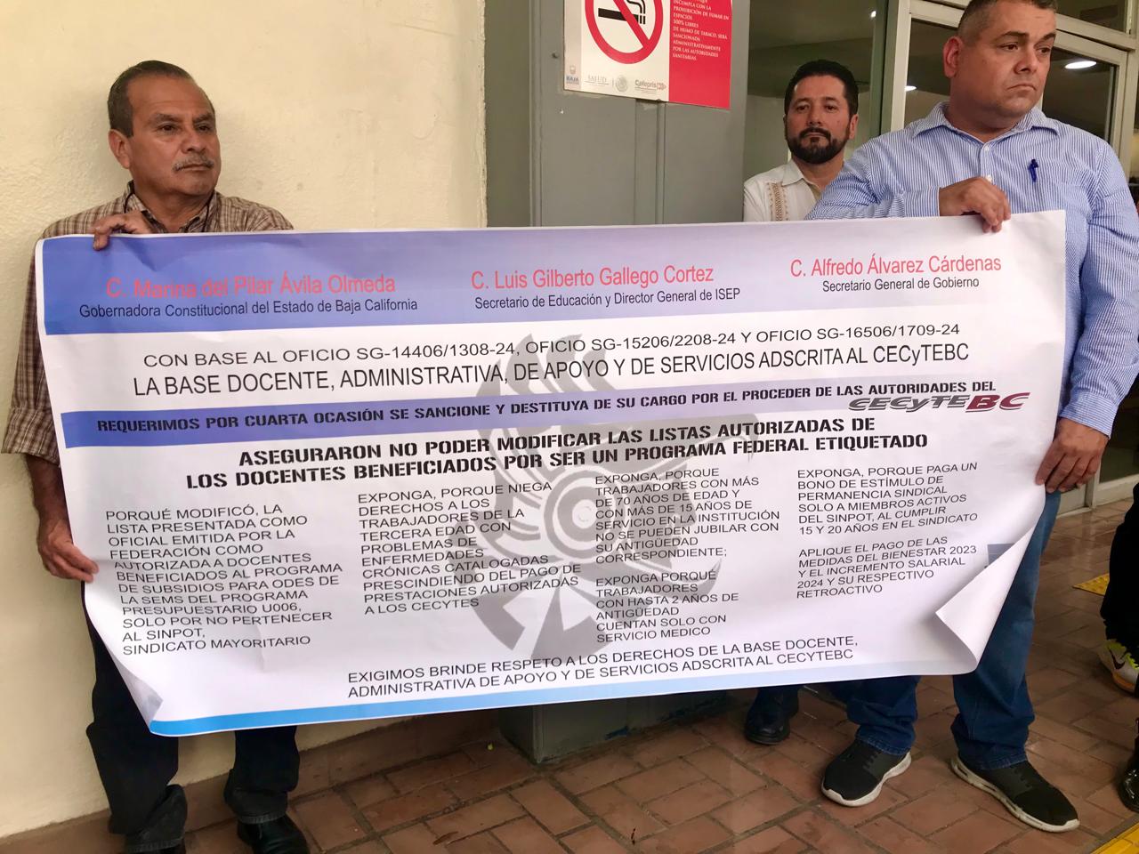 Se manifiestan trabajadores del CECYTE  en Mexicali