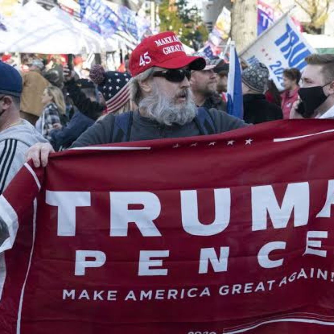 [VIDEO] Seguidores de Donald Trump cierran las calles de Nueva York frente a la torre Trump.