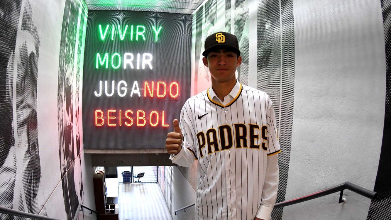 Los Padres firman a pitcher mexicano de 17 años