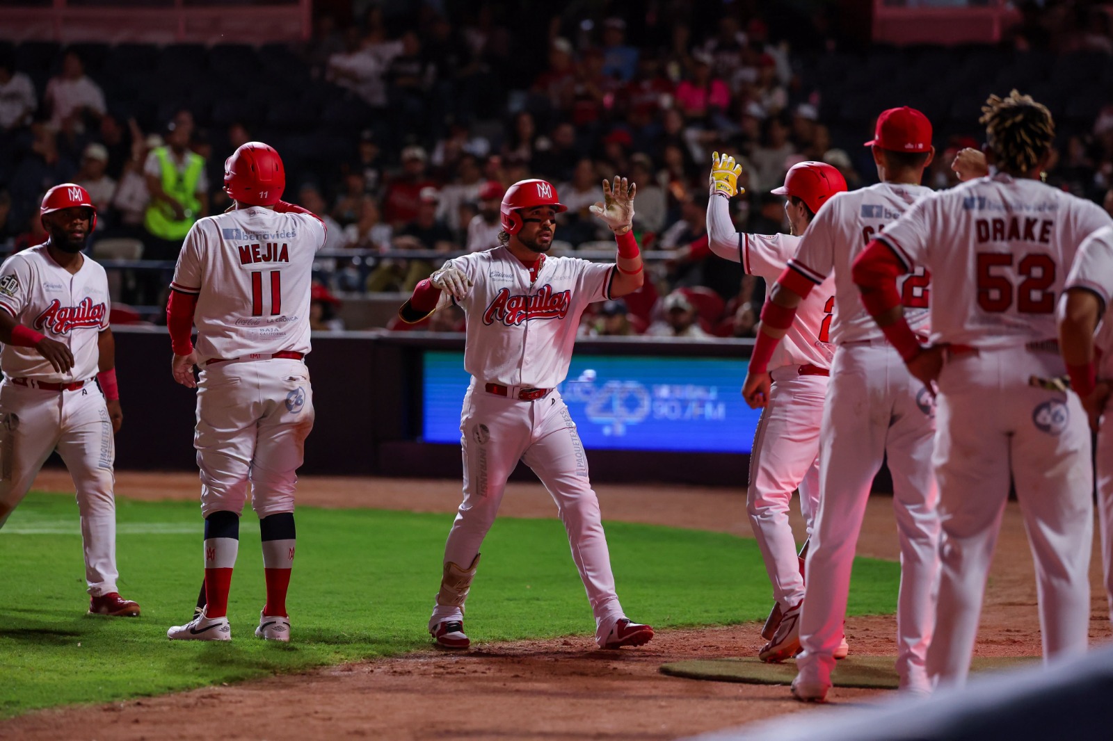 Águilas de Mexicali remontan en la octava entrada y vencen 9-8 a Yaquis