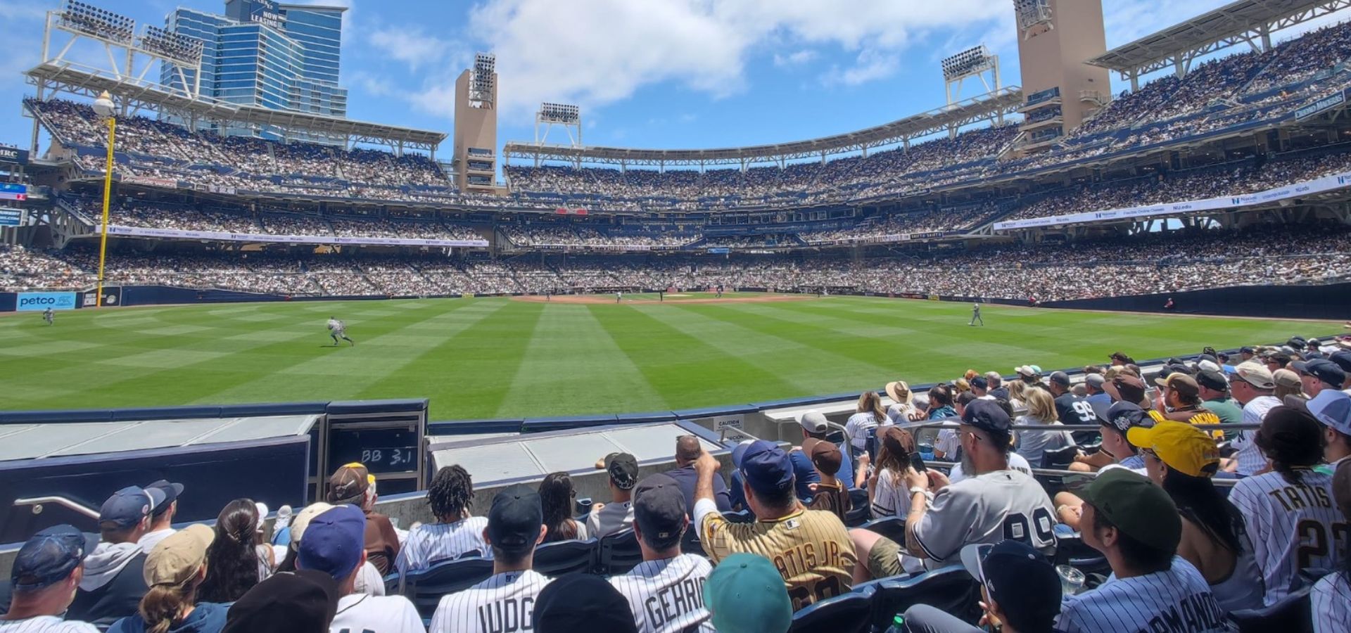 Registra Petco Park récord de asistencia en la serie Padres vs. Yankees