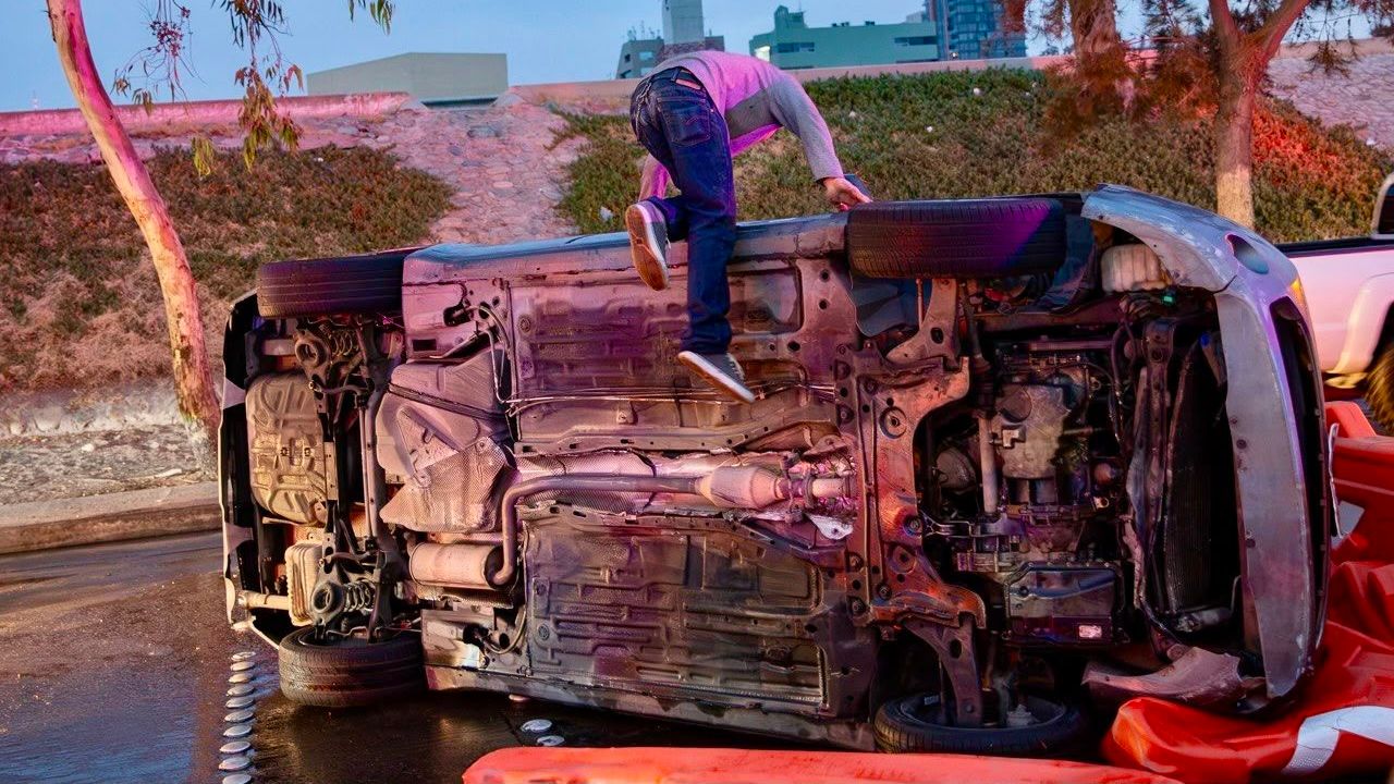 TIJUANA: Volcadura en Vía Rápida Oriente deja un lesionado y provoca tráfico
