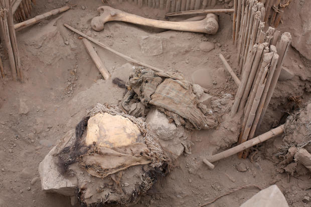 Descubren momias preincas en Lima, Perú