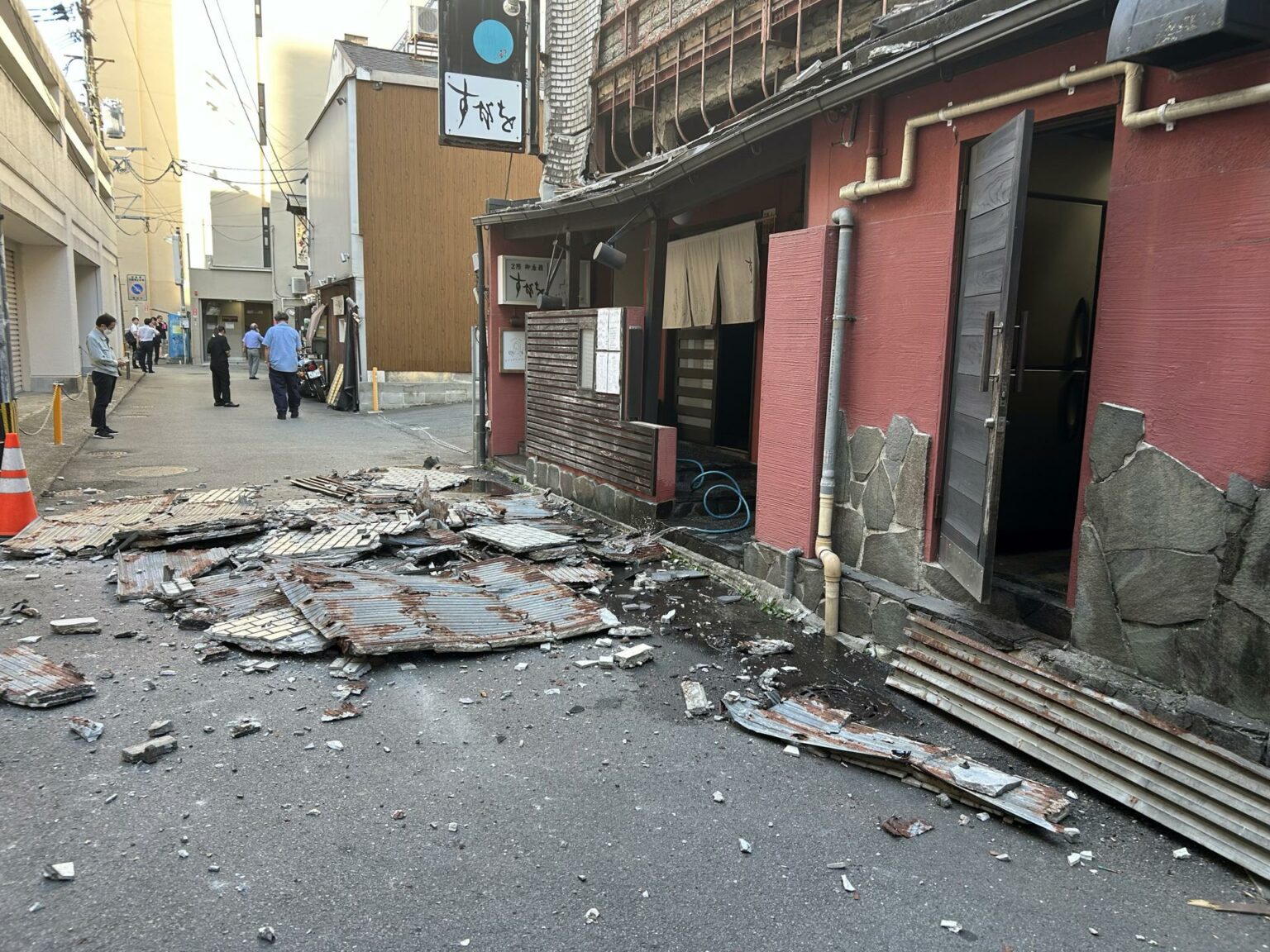 Terremoto de magnitud 7.1 sacude el sur de Japón; reportan un fallecido y decenas de personas atrapadas
