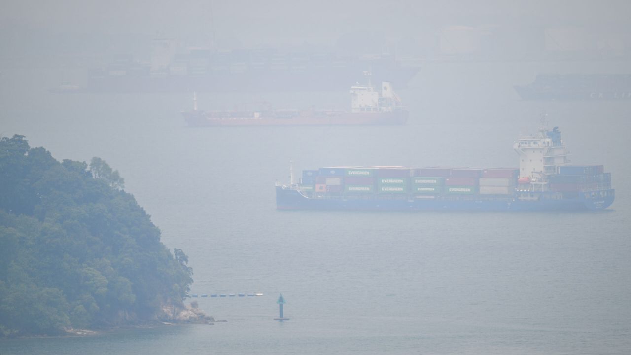 Malasia declara estado de emergencia por niebla tóxica en Borneo