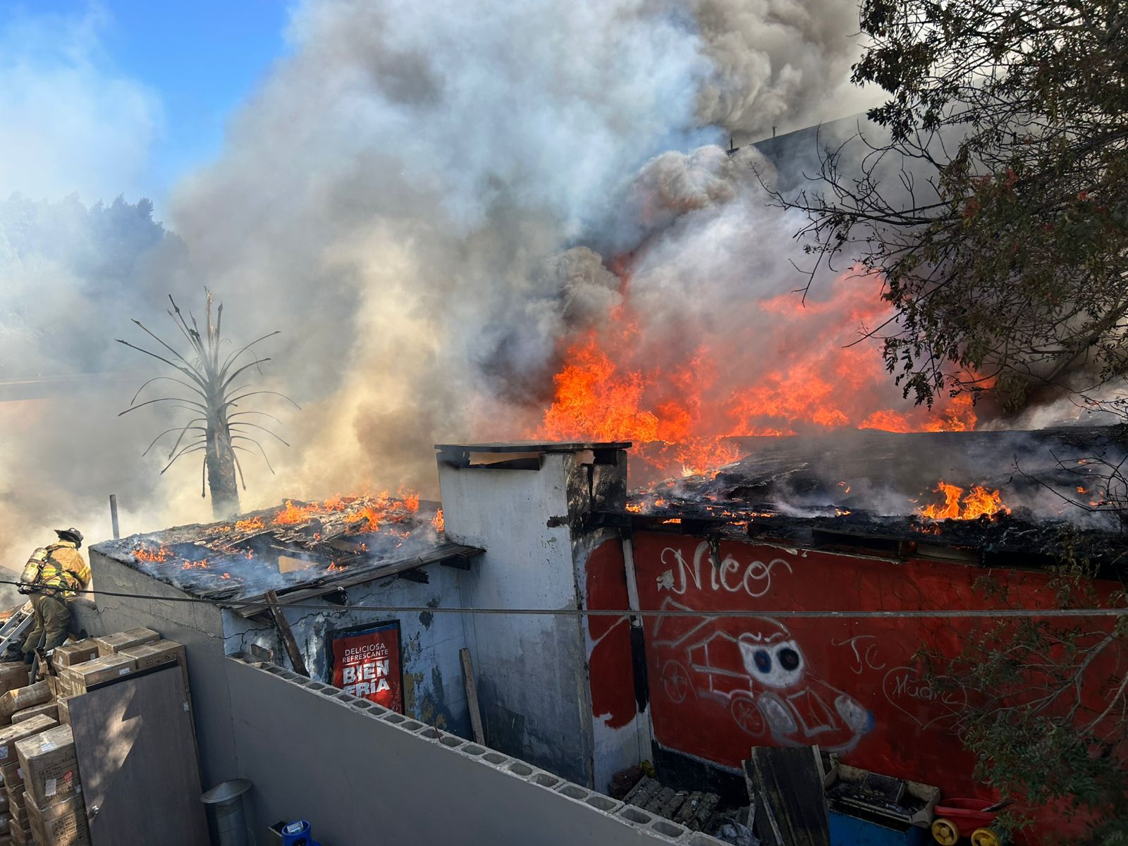 Incendio en La Ermita afecta casa abandonada y departamentos