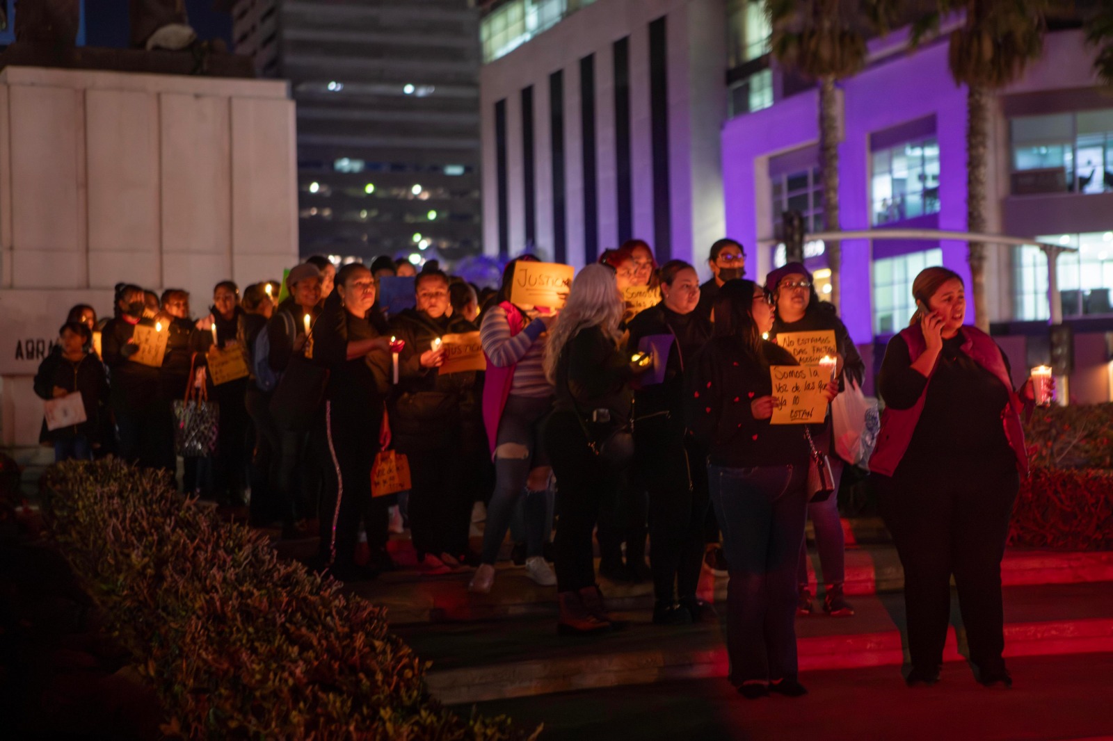 Realizan vigilia en el Día Internacional de la violencia contra la mujer