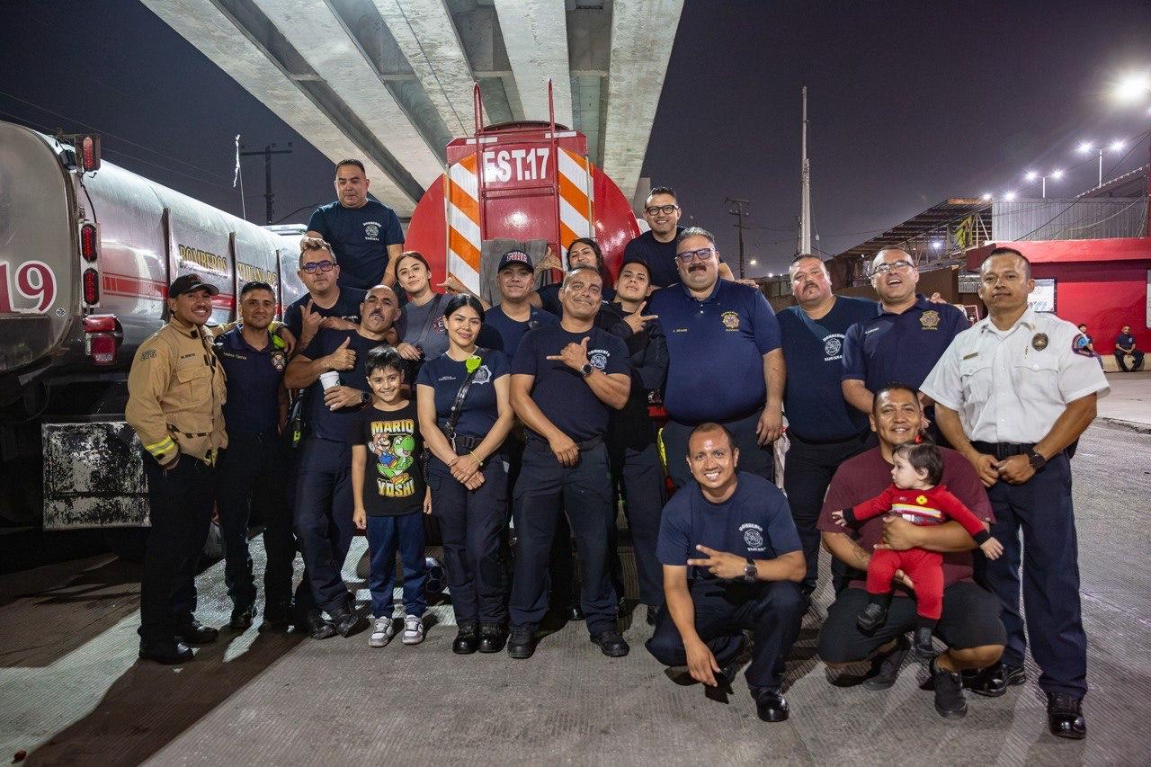 TIJUANA: Festejan bomberos 104 años de historia con mariachi y pirotecnia