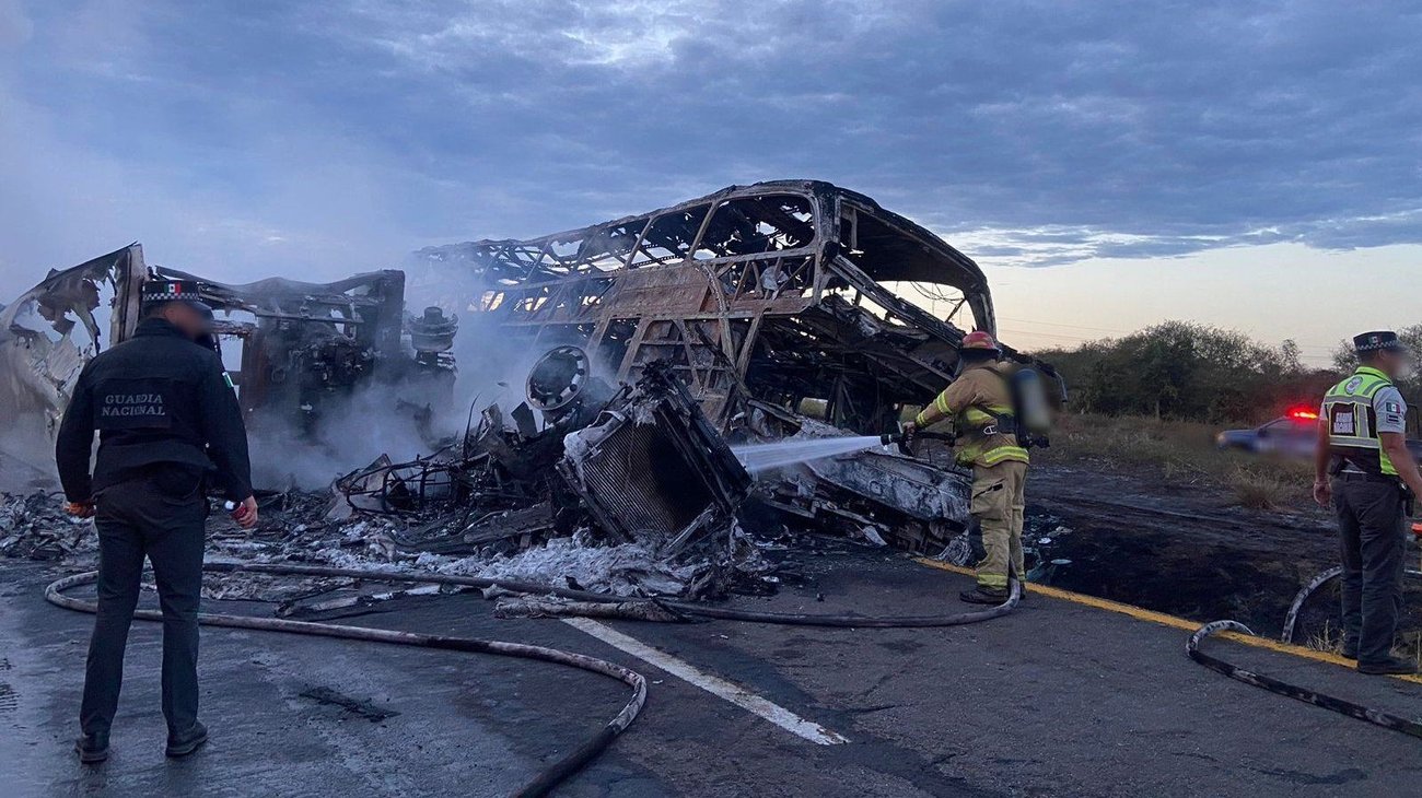 [VIDEO] Aparatoso accidente deja 19 personas muertas: Sinaloa