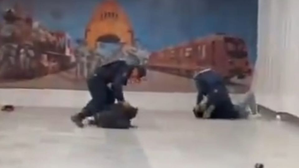 VIDEO] Se enfrenta policía a golpes con dos sujetos