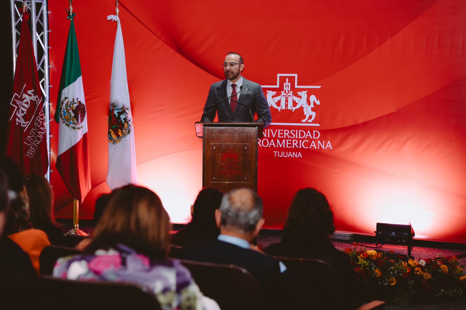 Presenta segundo informe de actividades rector de Ibero Tijuana